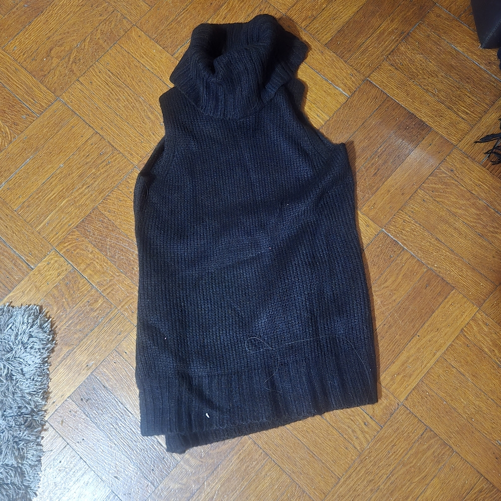 Women's Black Turtleneck Sleeveless Sweater - Picture 3 of 4